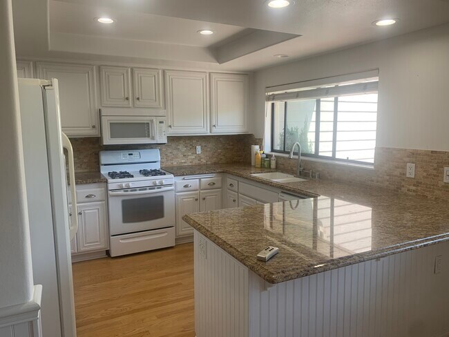 Building Photo - 27 Lafayette Ct