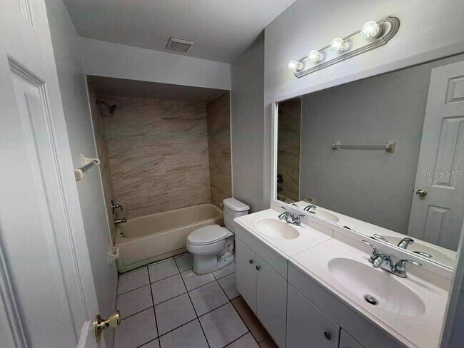 Building Photo - 2434 Rio Pinar Lakes Blvd