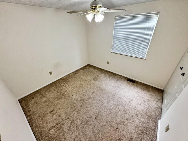 Building Photo - 100 Roswell Farms Ct