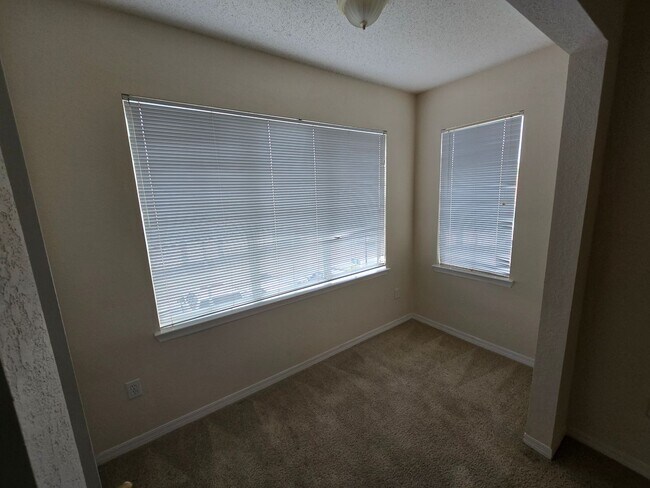Building Photo - 2 bedroom, 2 bath For Rent Tampa Palms Area!