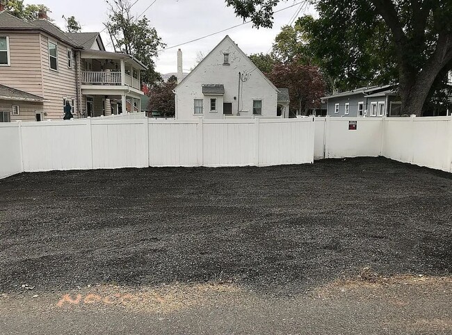 Building Photo - 508 6th Ave