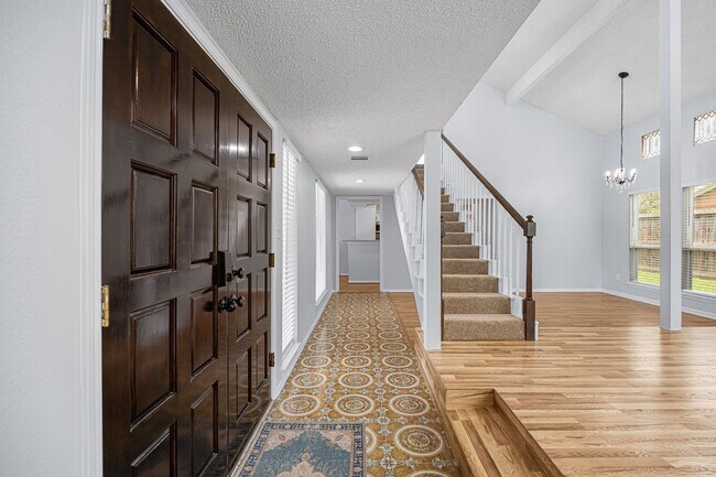 Building Photo - 2926 Meadowcreek Dr