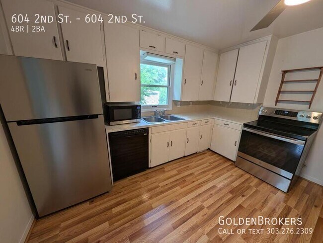 Building Photo - 604 2nd St