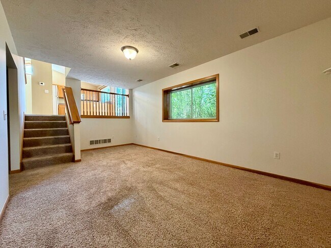 Building Photo - 5653 E Grove Dr SE