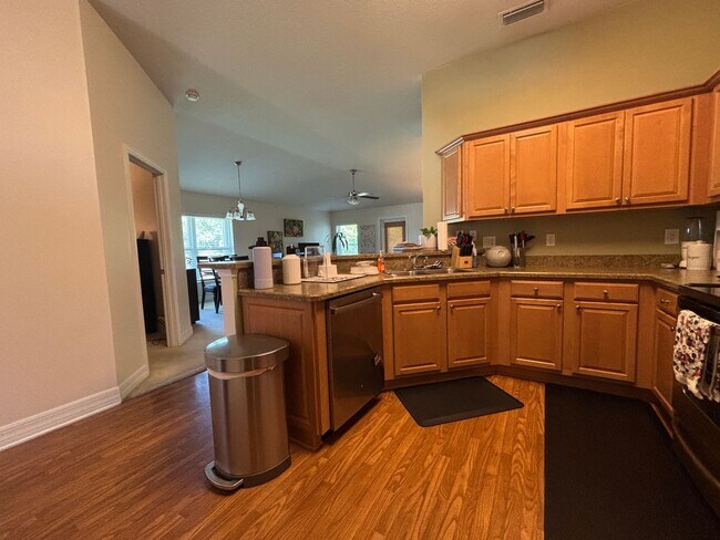 Building Photo - 4 BR 2 BA Annual Rental in Gated community...