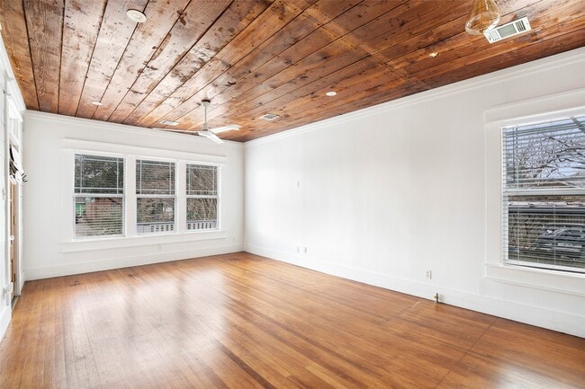 Building Photo - 4731 Woodside St