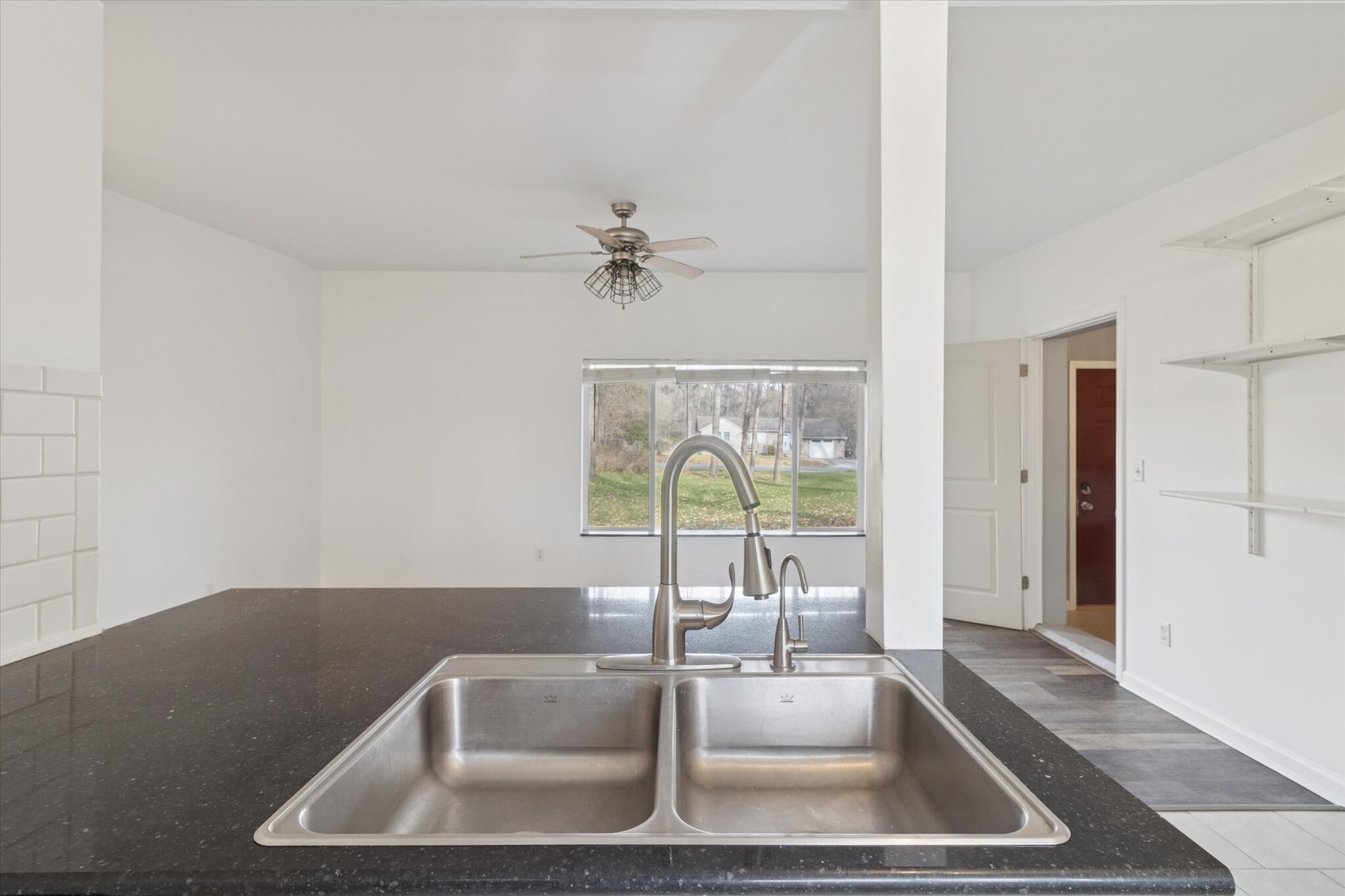 Building Photo - 671 W Clark Rd