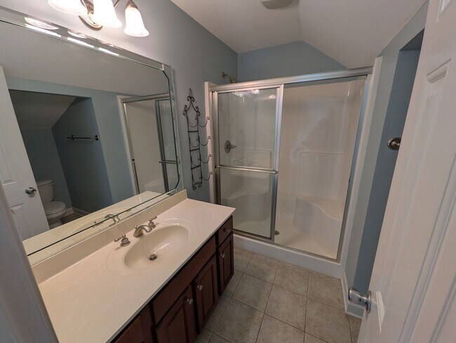 Building Photo - Beautiful 3 Bedroom, 2.5 Bath Home Located in the Kings Grant Golf Community!
