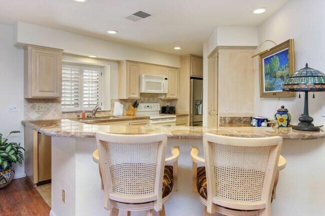 Building Photo - 2 bedroom in La Jolla CA 92037