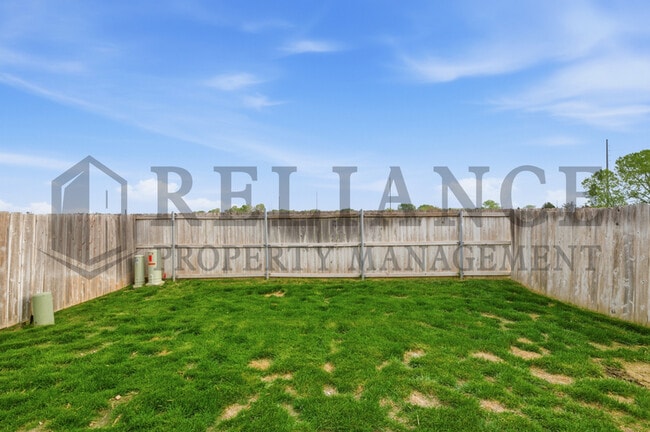 Building Photo - 452 S Longbranch Dr