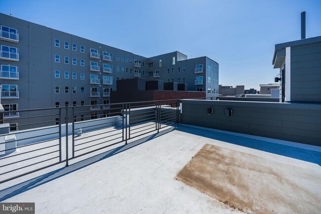 Building Photo - 1442 Hope St