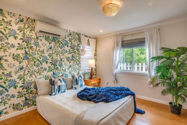 Building Photo - 912 N Niheu Pl