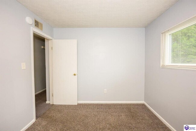 Building Photo - 244 Pinewood Dr