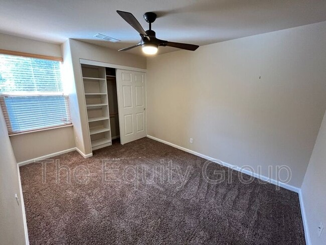 Building Photo - 1422 E Mesa Ct