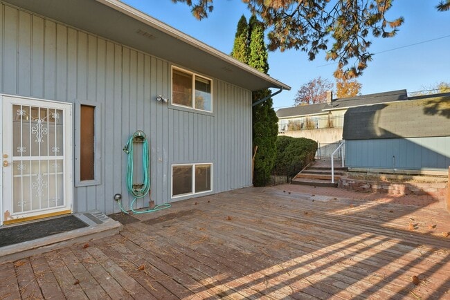 Building Photo - 820 S Liberty Dr