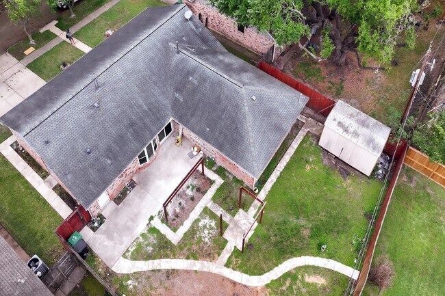 Building Photo - 8335 Langdon Ln