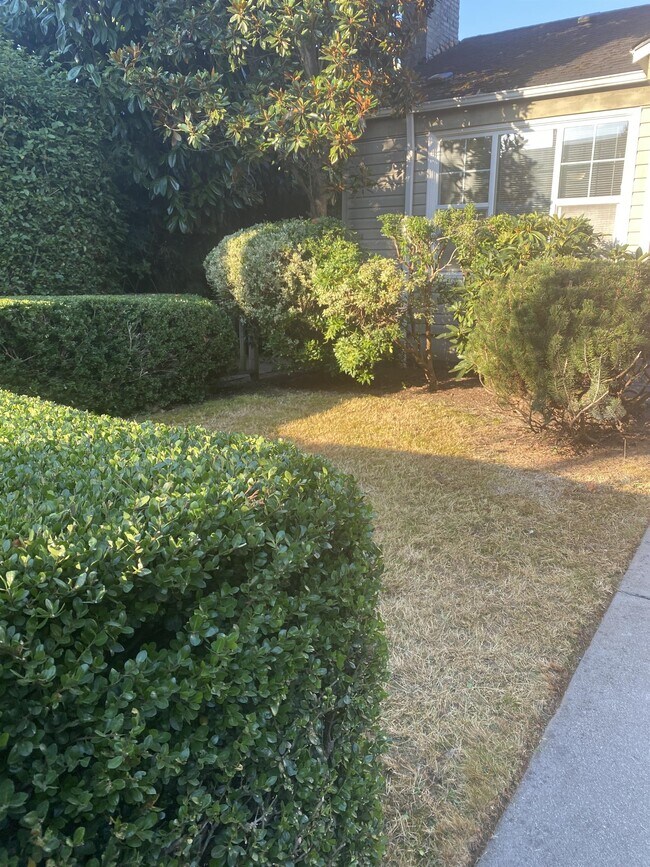 Building Photo - 5621 Fauntleroy Way SW