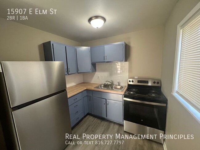 Building Photo - NEWLY REMODELED TOWNHOUSE CHARMER!! Deposi...