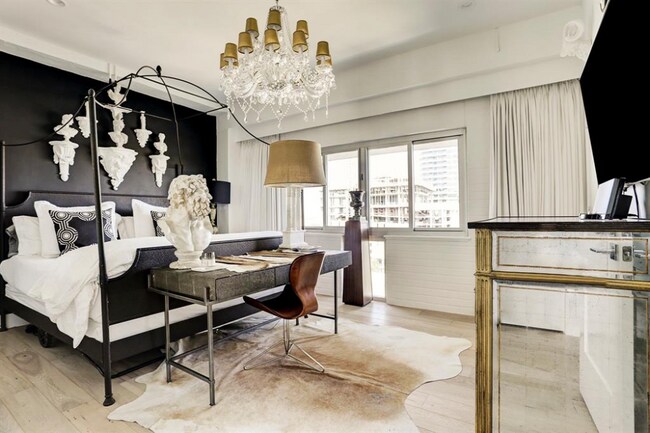 Building Photo - 3600 Montrose-ID44.51