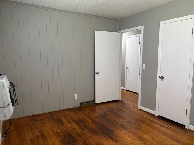 Building Photo - 3 bed, 1 bath brick home located in Asheboro