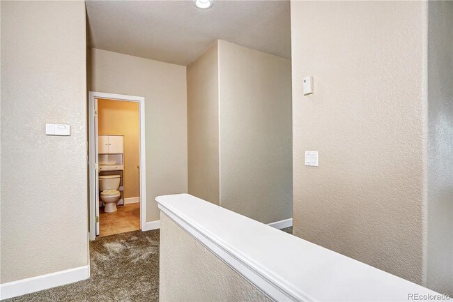 Building Photo - 3 bed / 2.5 bath duplex in Castle Rock!! -18 month lease preferred