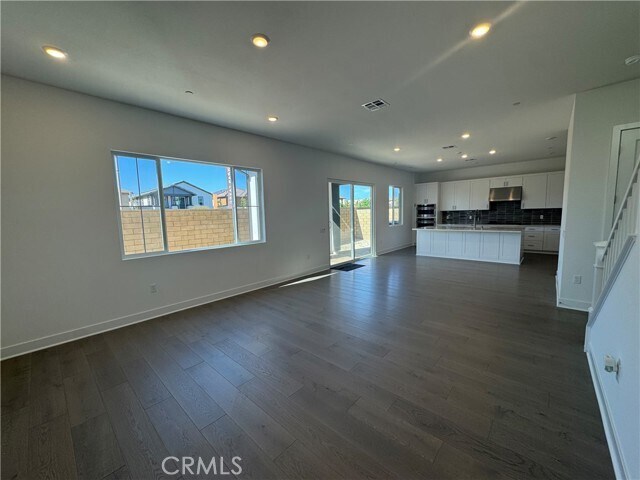 Building Photo - 114 Pansy