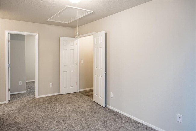 Building Photo - 425 Mayflower Ave