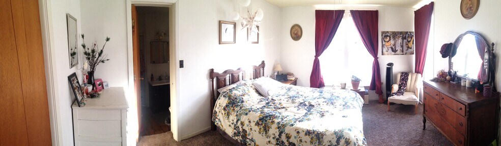 Building Photo - 815 5th Ave