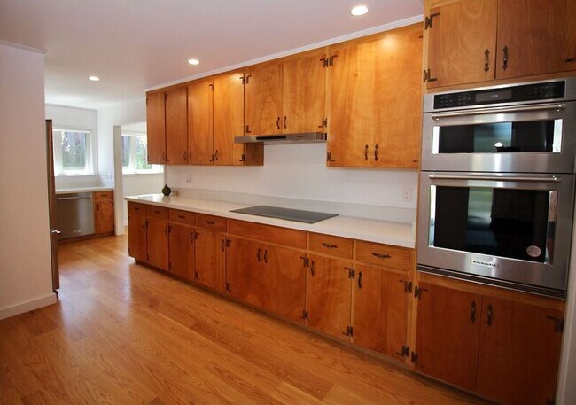 Building Photo - 49 Cushing Ave