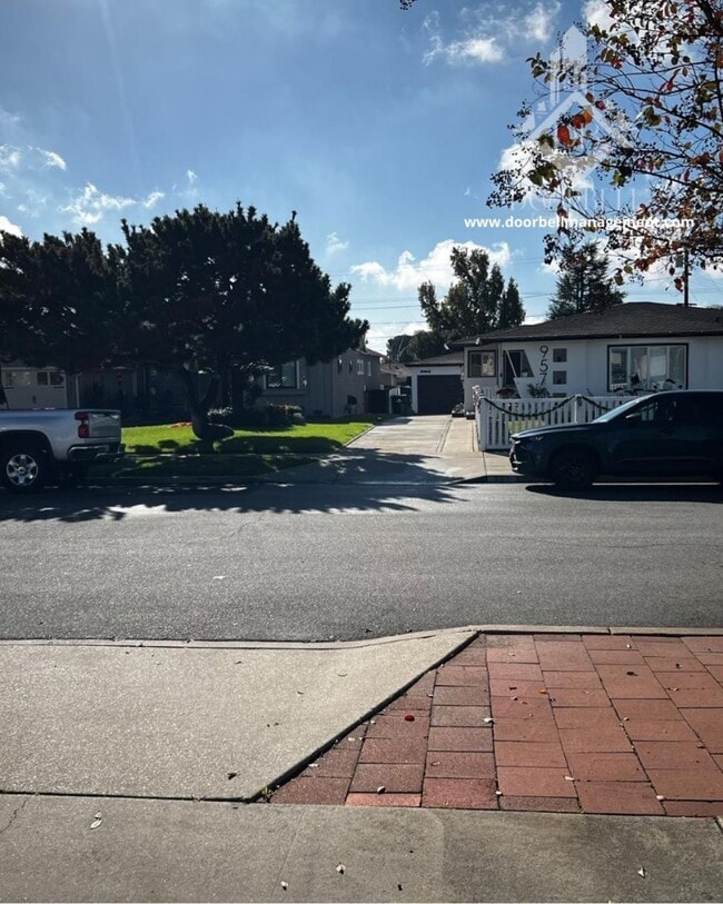 Building Photo - 956 W Harvard Pl