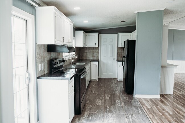 Building Photo - 2545 Lee Turner Rd