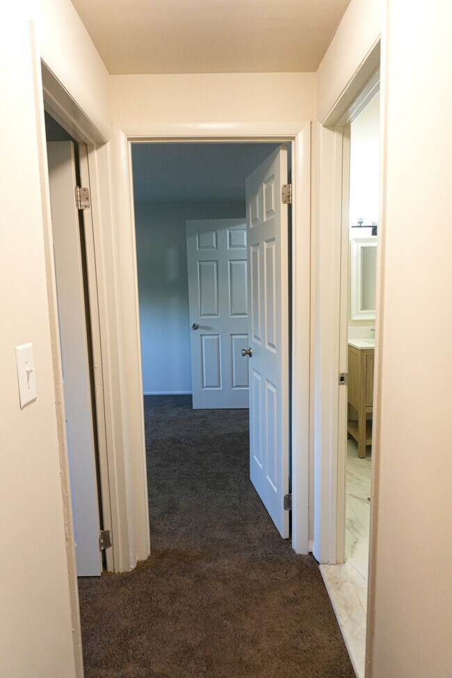 Hallway - 1663 N Forest Park Ave