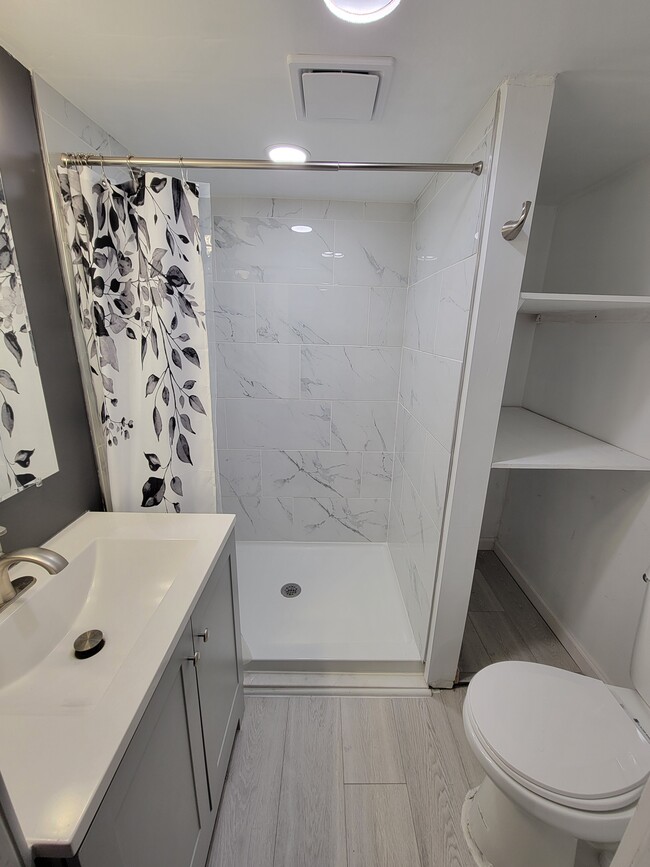 Building Photo - 3711 Hunter Ave