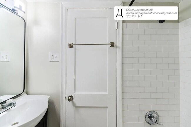 Building Photo - 1733 F St NE