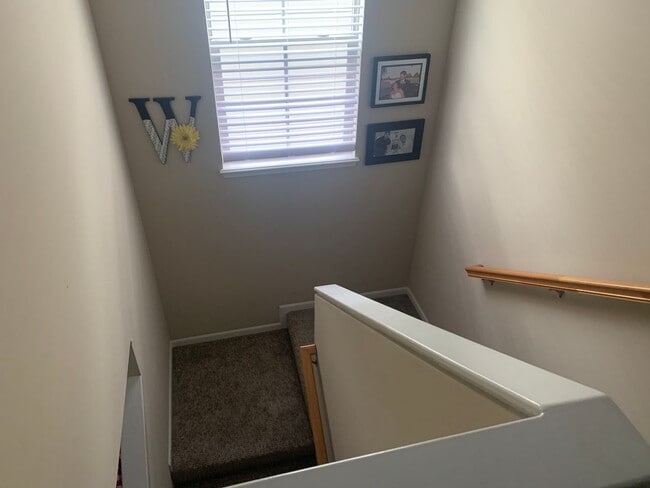 Building Photo - Wonderful 3 bed 3.5 bath near Clinton Lake!