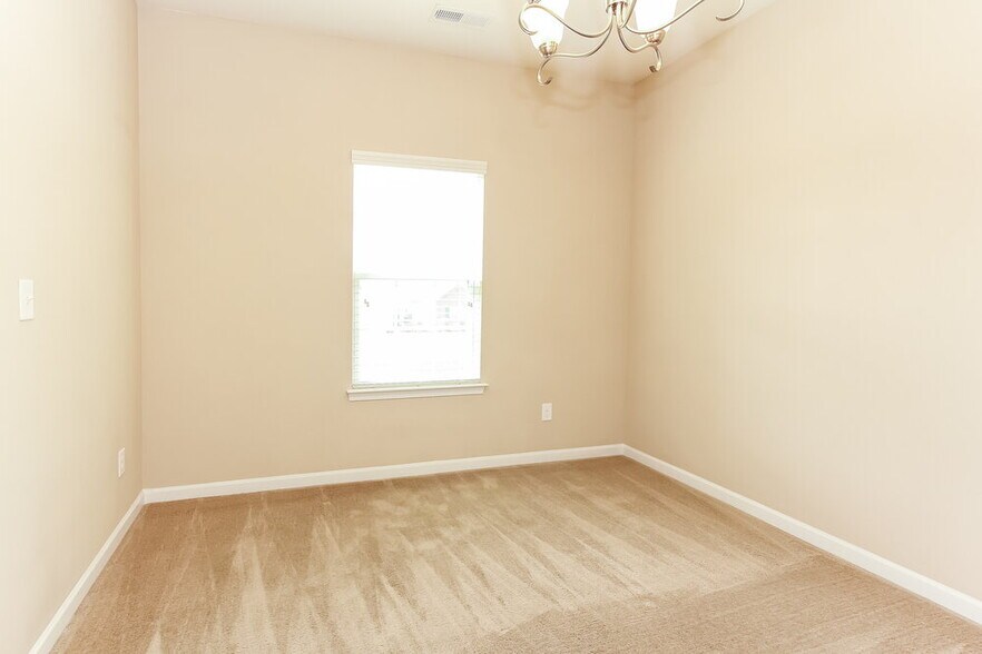 Building Photo - 3324 Mortemer Ln