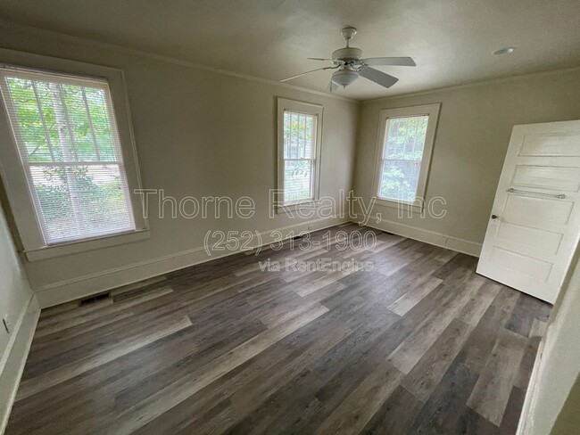 Building Photo - 1524 Sunset Ave