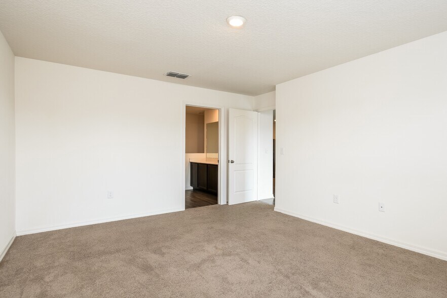 Building Photo - 325 Kensington View Dr