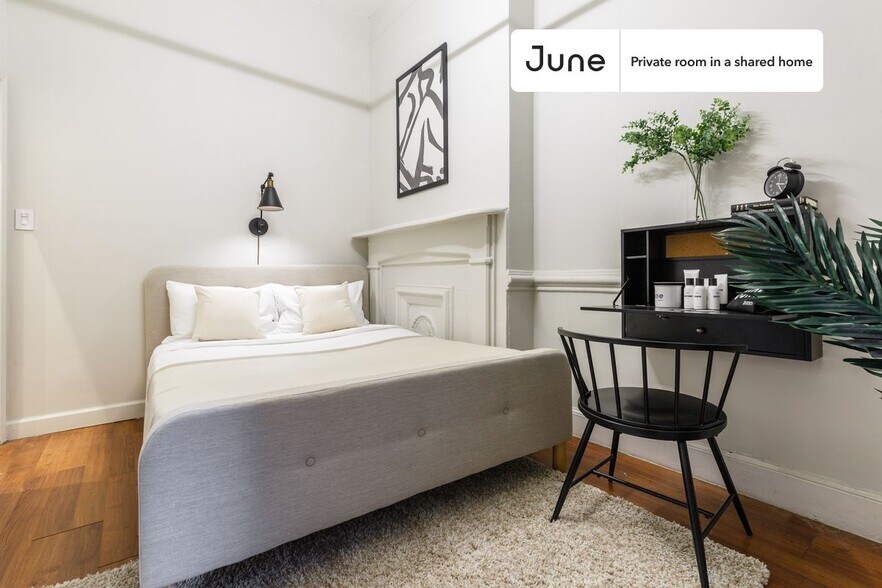 Building Photo - Room in Shared 4 bed/2 bath home in Hell's Kitchen