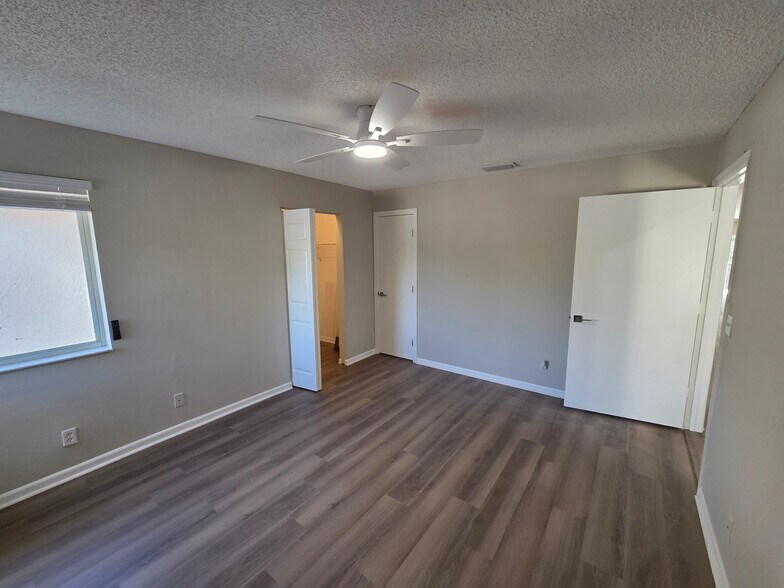 Building Photo - 330 NW 67th St