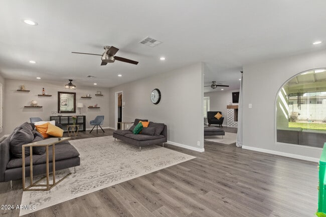 Building Photo - 4912 E Friess Dr