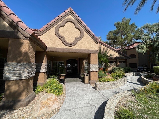 Building Photo - 2200 S Fort Apache Rd