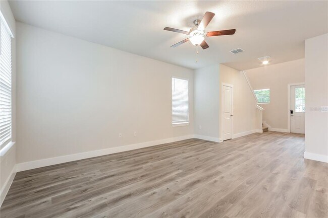 Building Photo - 804 E Voorhis Ave