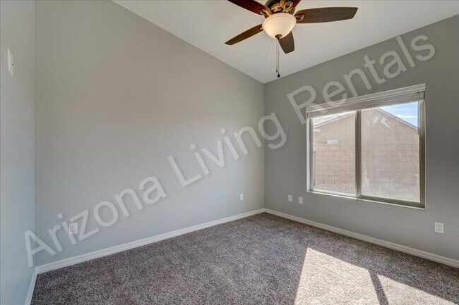 Building Photo - RV GARAGE HOME