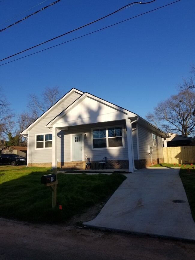 Building Photo - 13 Bigby St