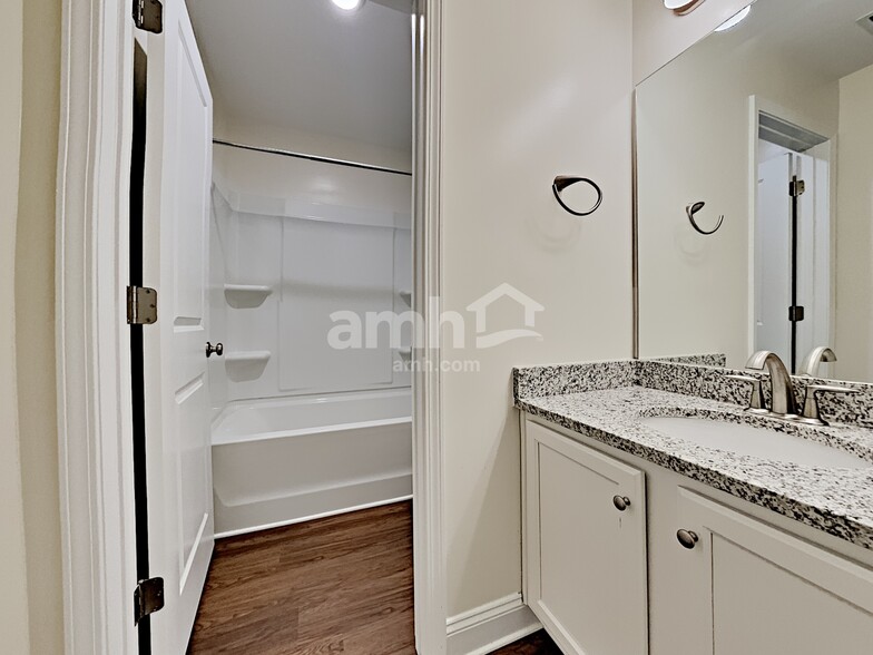 Building Photo - 3358 Okelly Dr