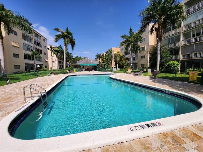 Building Photo - 219 NE 14th Ave