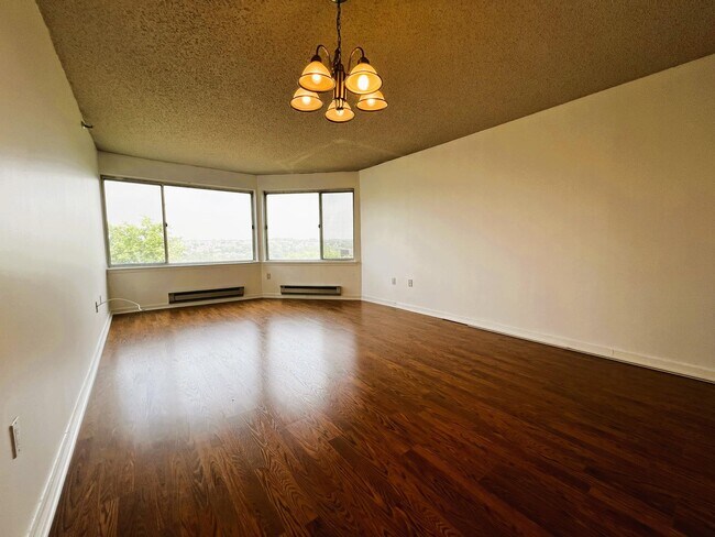 Building Photo - 10 Stewart Pl