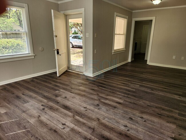 Building Photo - Riverdale Bungalo