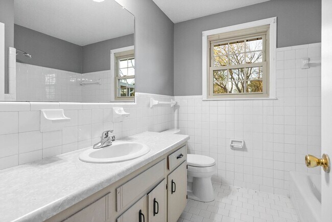 Building Photo - 3 Bedroom Home for Rent in St. B!